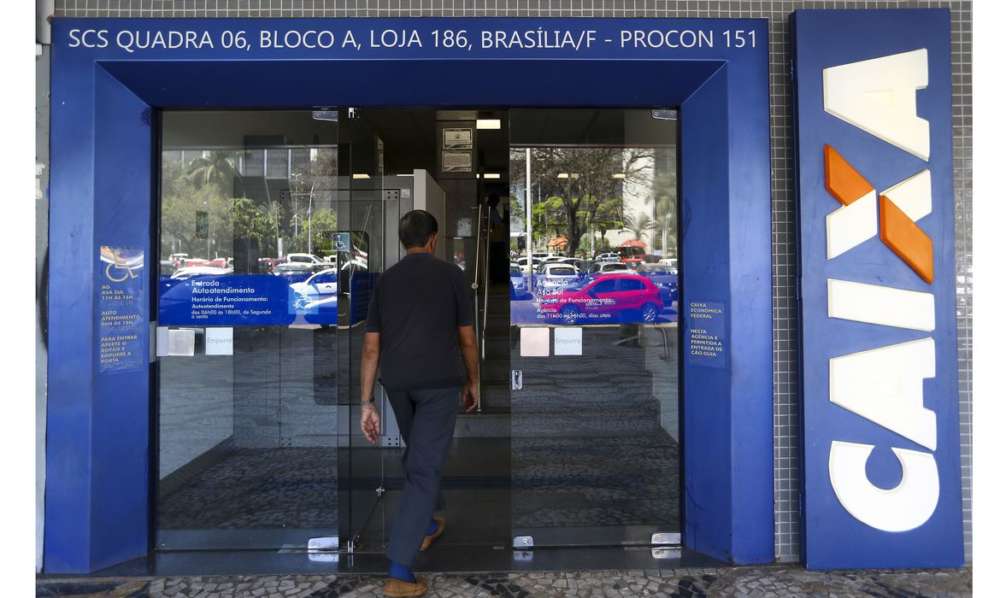 Caixa Econômica Federal inicia hoje (13) a liberação do saque de até R$ 500 em contas do Fundo de Garantia do Tempo de Serviço (FGTS).