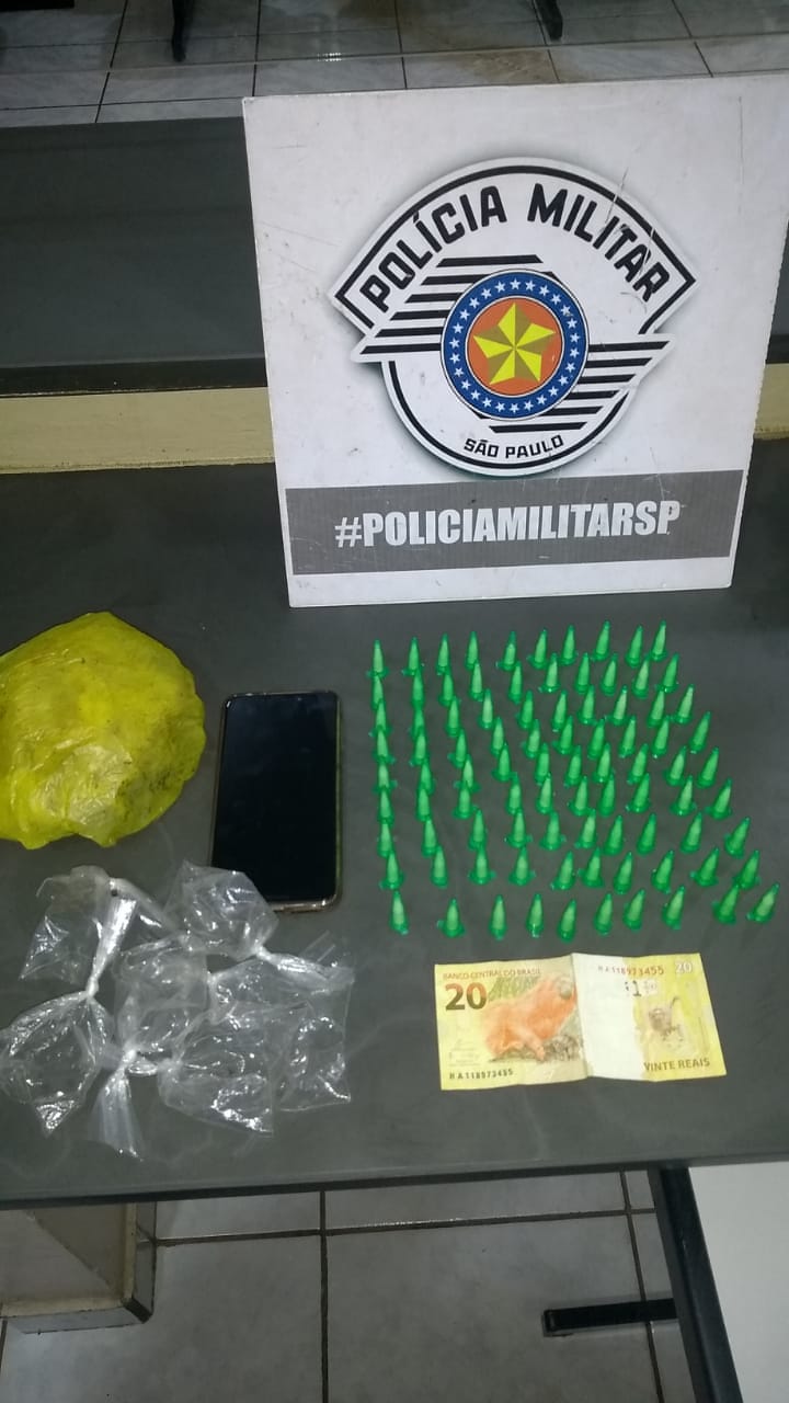 Adolescente joga sacola com 90 eppendorfs de cocaína para tentar ludibriar PM 1 Chico Drogas 1