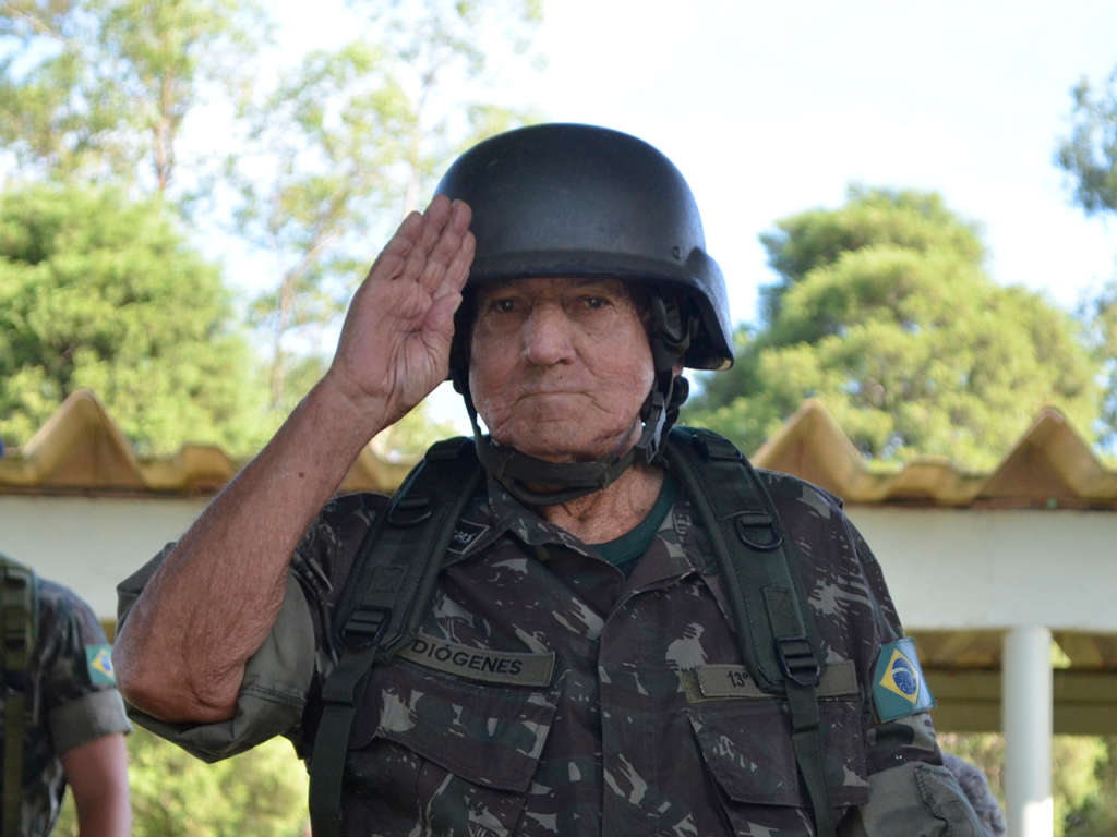 Militares do 13º RC Mec fazem homenagem a idoso morto em Pirassununga