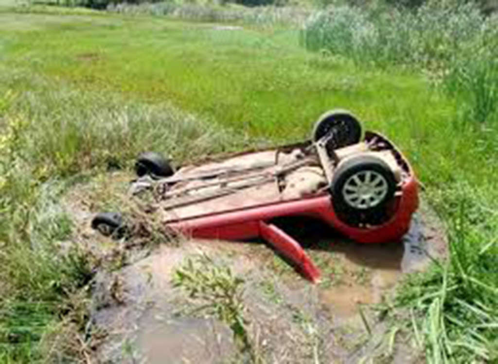 Quatro adultos e duas crianças encontradas mortas dentro de carro