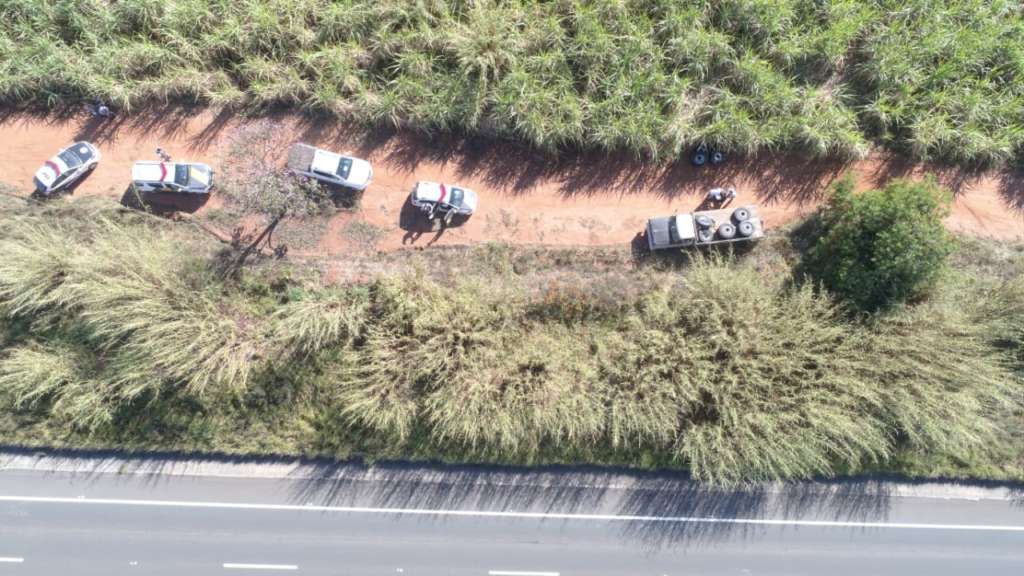 Drone” da GCM de Pirassununga ajuda PM Rodoviária a encontrar parte de carga roubada