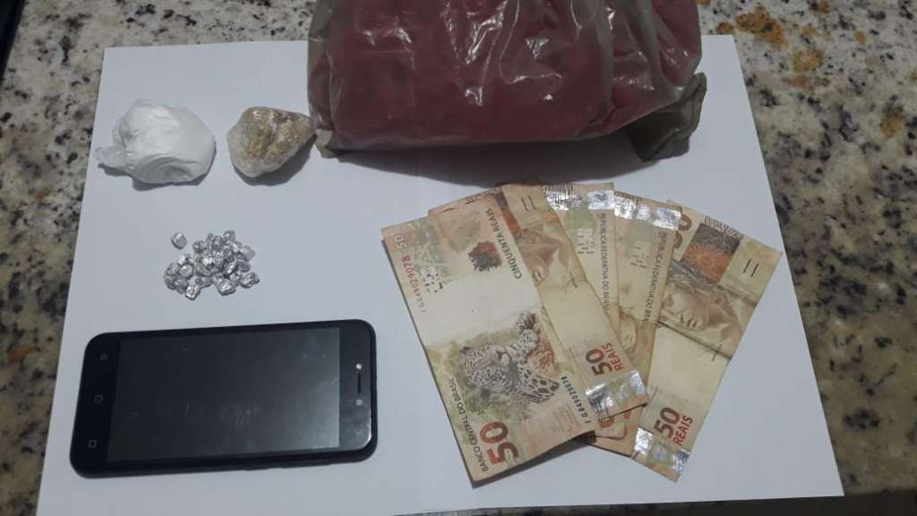Soldador é preso com cocaína e crack pela PM em Leme 1 COCA CRACK LEME