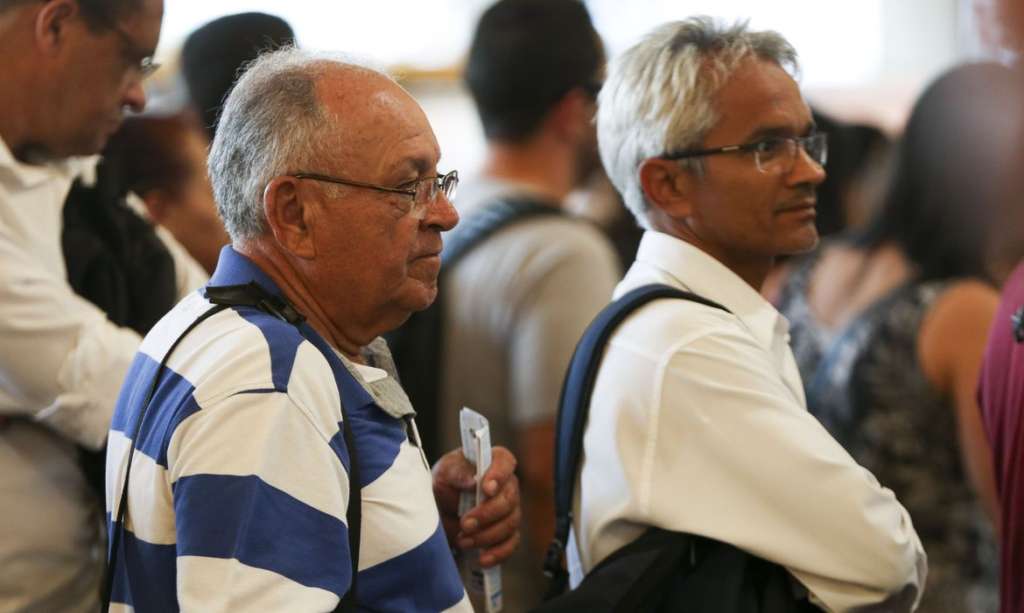 Idosos na região central de Brasília.