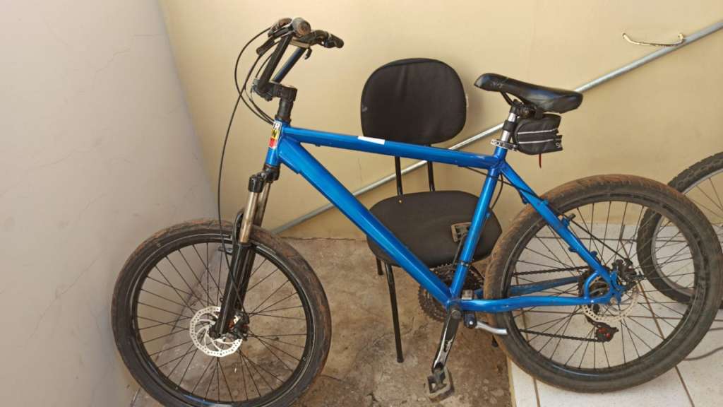 Jovem é preso em Leme pela PM com cocaína, dinheiro, HT e bicicleta 2 LEME TRÁFICO