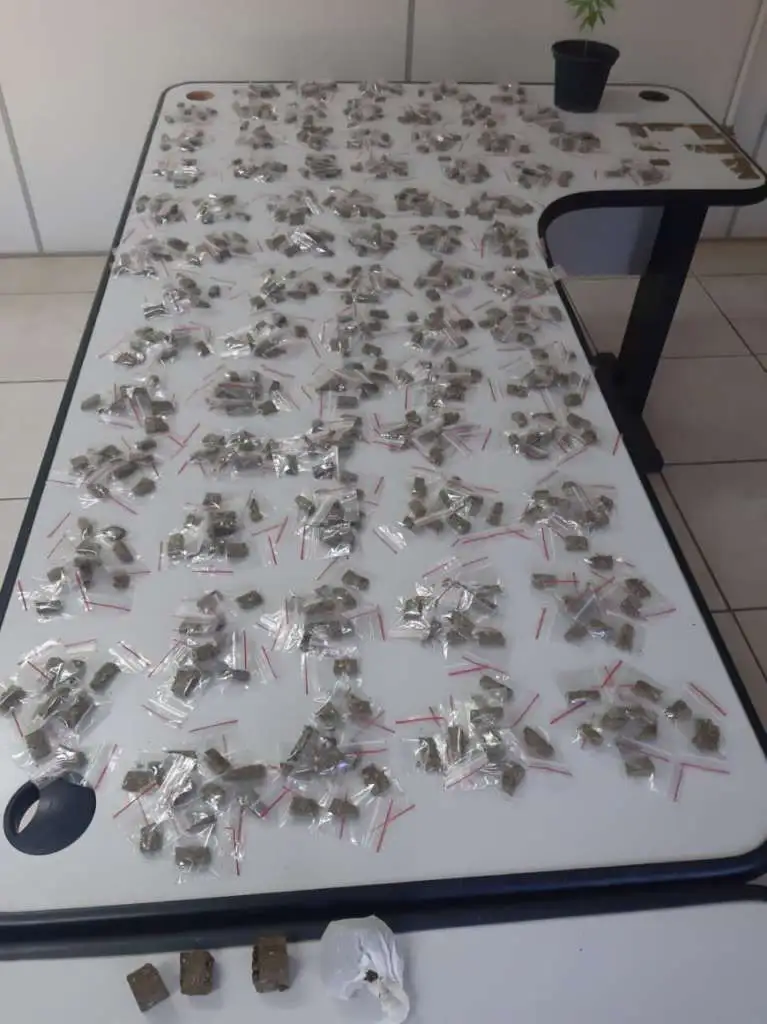 Mulher é presa pela PM em Conchal com grande quantidade de drogas 2 Conchal 4