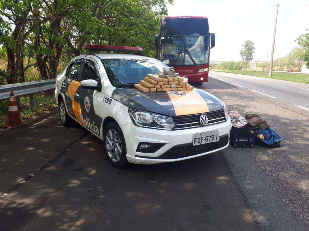 “Operação Ônibus” da PMRv prende duas desempregadas com mais de 18 kg de maconha 1 PMRV ONIBUS 2