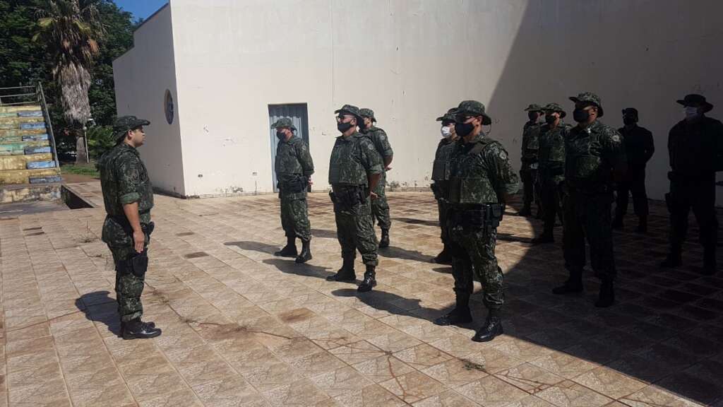 Policiais Militares Ambientais durante a preleção