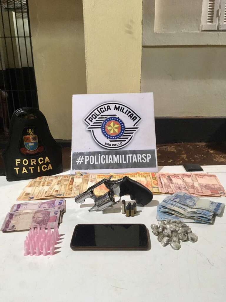 Jovem é preso por tráfico e posse ilegal de arma de fogo pela Força Tática de Leme 2 FORCA TATICA