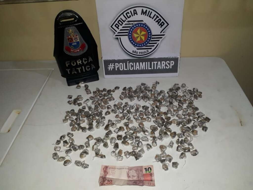 Ajuda nada desejada. Força Tática da PM de Leme prende homem por suposto tráfico 1 LEME TRAFICO 1