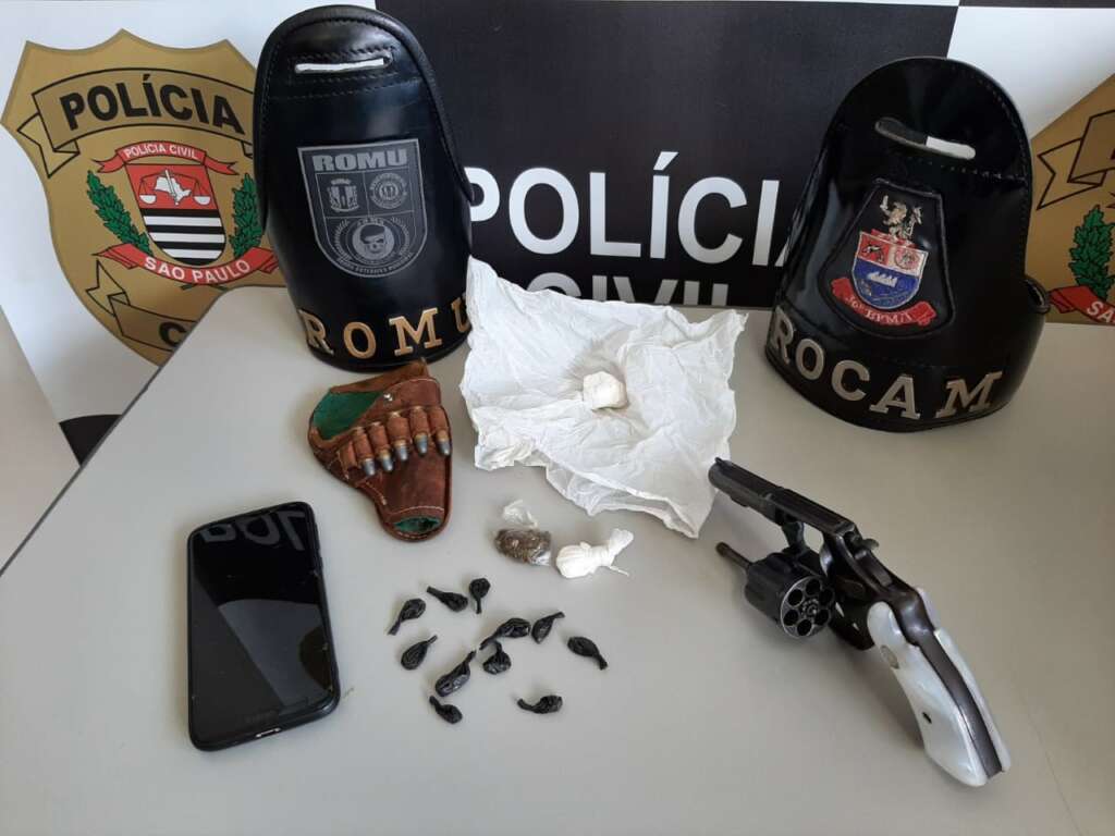 Drogas e arma apreendida