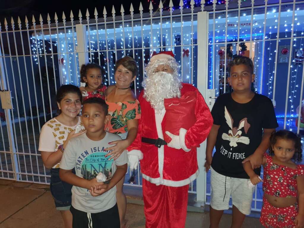 Por 15 anos dona de casa enfeita seu imóvel para as festas de final de ano