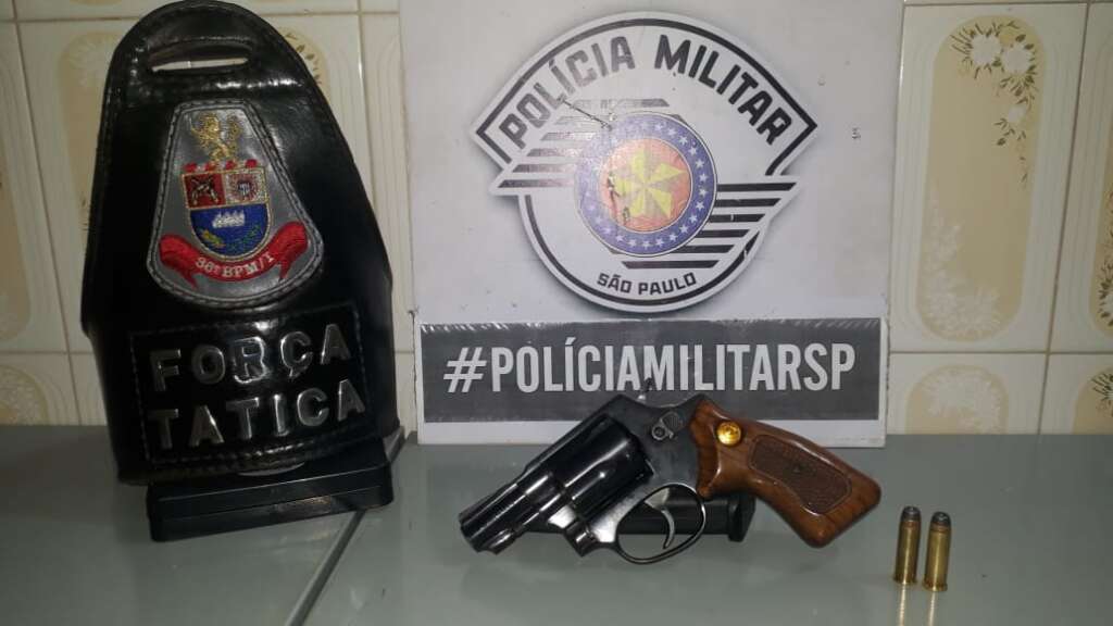 Arma e munição apreendida pela Polícia Militar