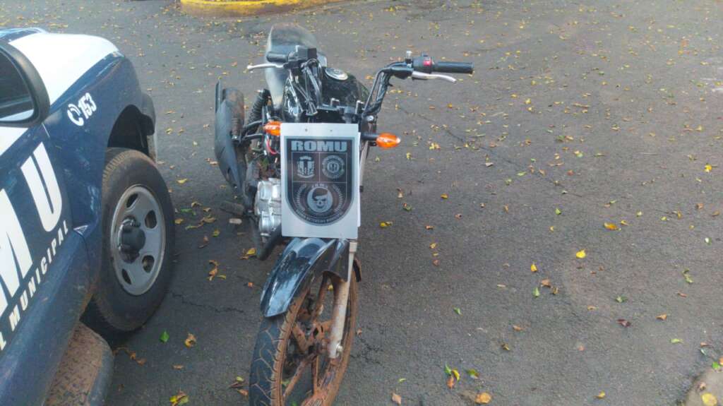 A motocicleta foi apreendida e será periciada.