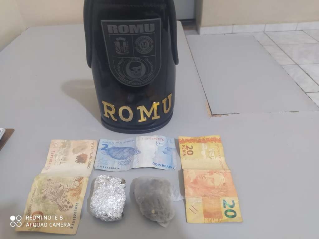 Desempregado detido com maconha e adolescente com celular furtado