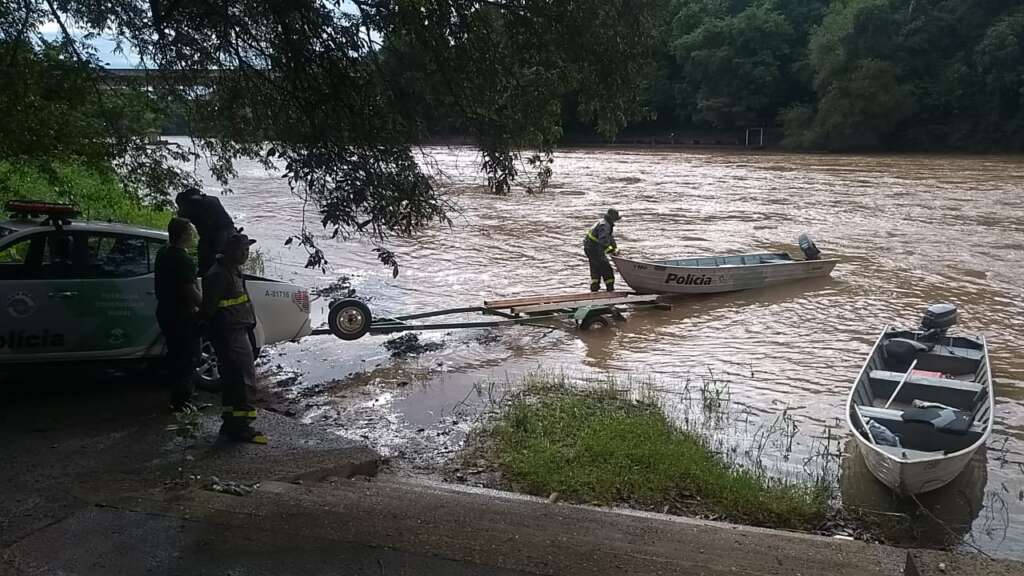 Ação integrada de policiamento ambiental no Rio Mogi Guaçu