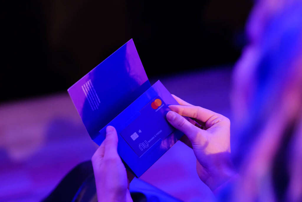Nubank lança cartão de crédito focado em quem tem o nome sujo
