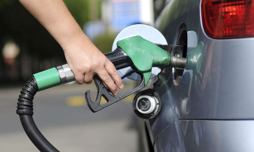 Após seis aumento, Petrobras reduz preço da gasolina pela primeira vez no ano
