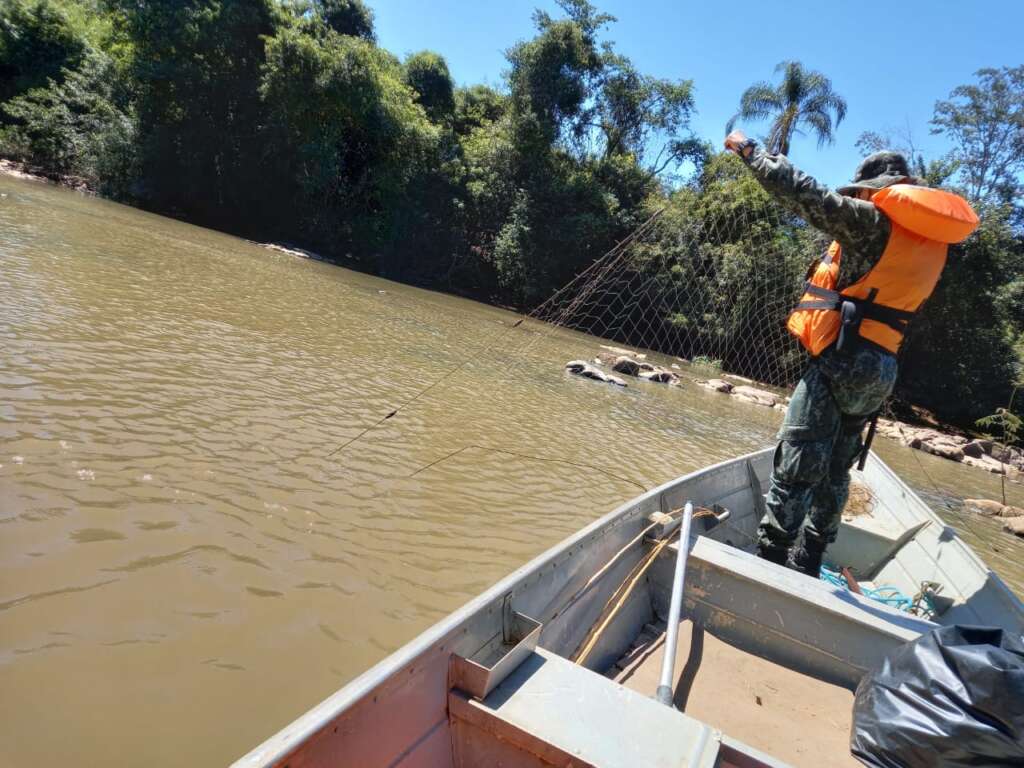 Petrechos de pesca são apreendidos em ação da PM Ambiental