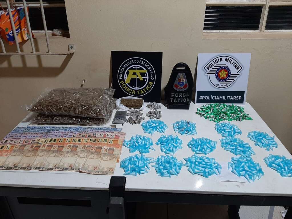 PMs de Força Tática de Leme prende suspeito com mais de 1 kg de drogas