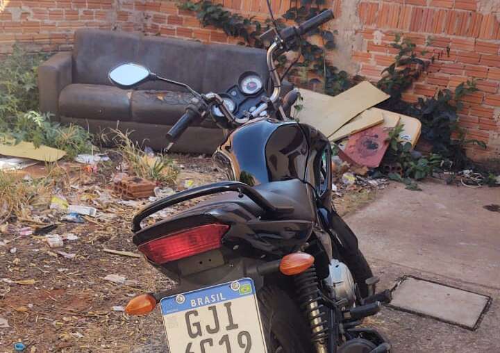 GCMs encontram moto furtada antes de vítima registrar o caso 1 GCMs encontram moto furtada antes de vítima registrar o caso