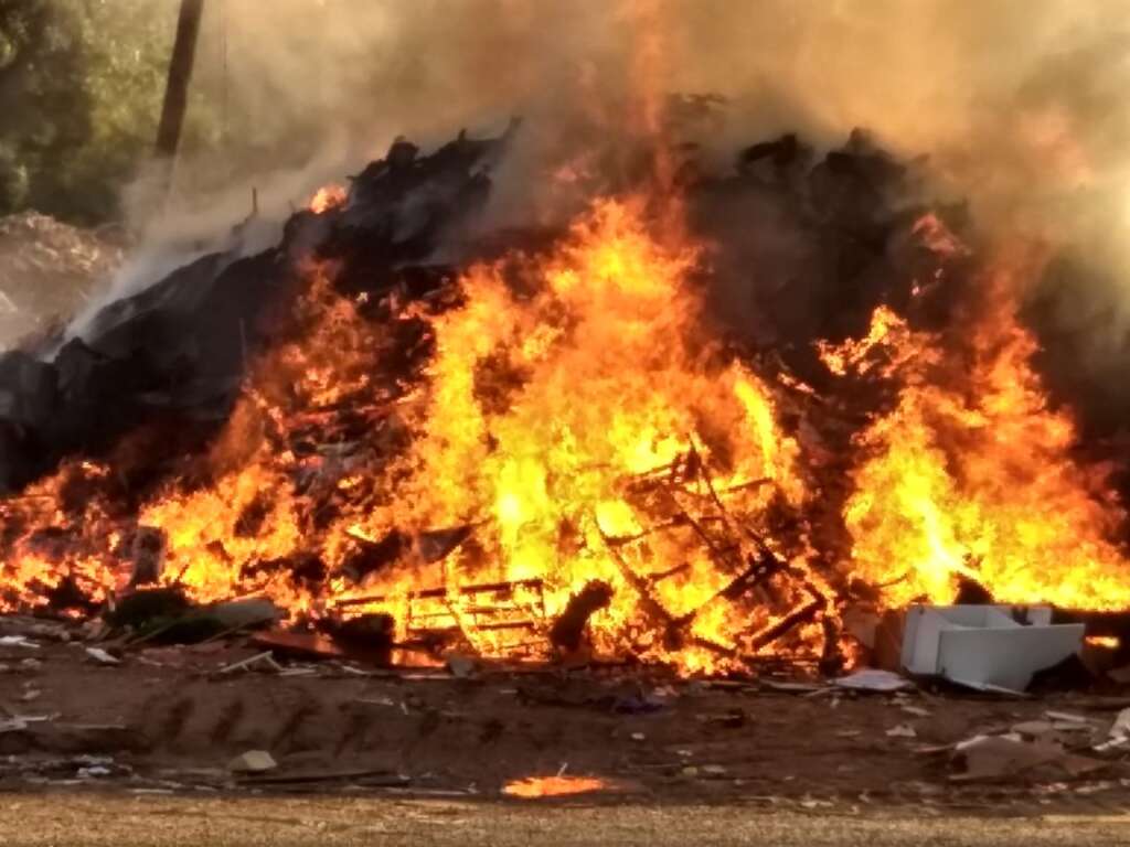 Incêndio consome “volumosos” no Pátio II de Pirassununga