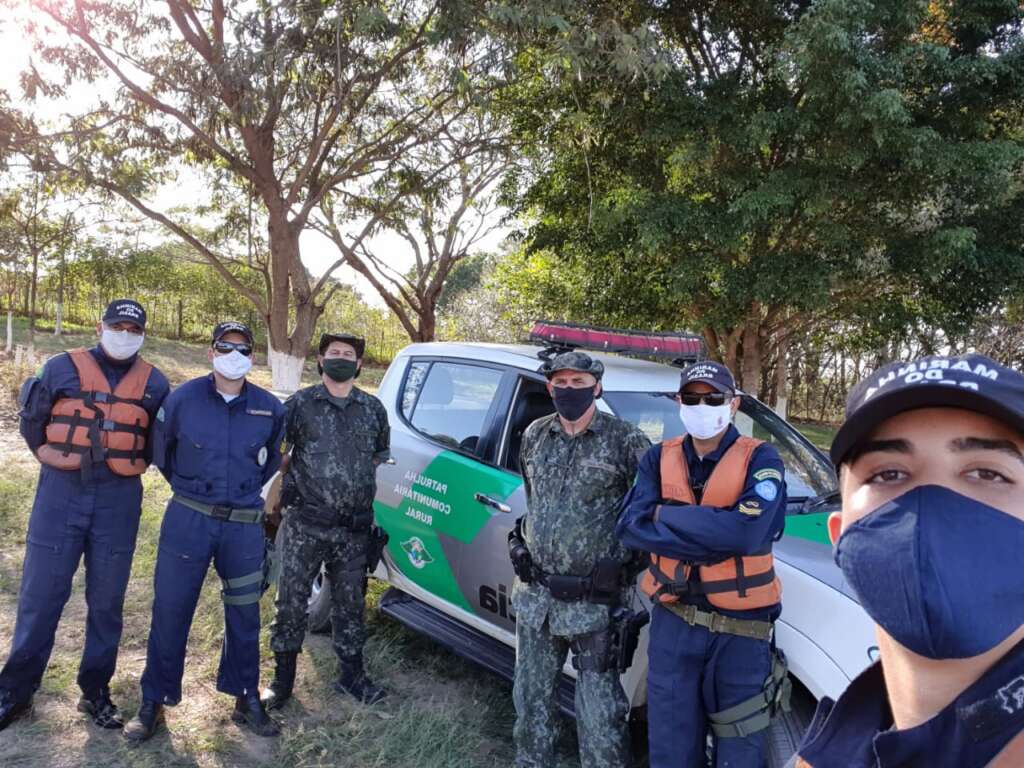 PM Ambiental. Homens abandonam "petrechos" de pesca e desaparecem na mata 4 PA RIO CLARO 2
