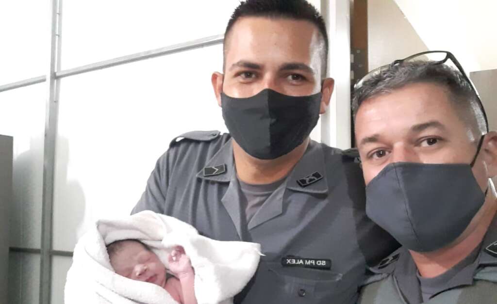 Policiais Militares de Leme realizam parto em residência