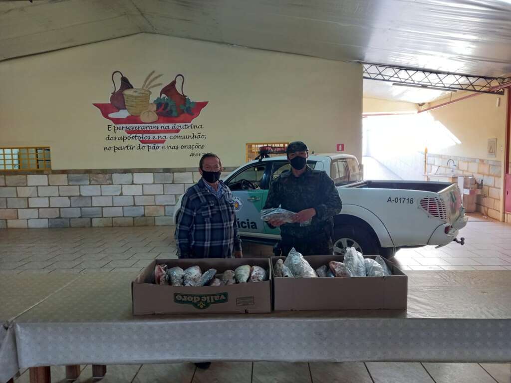 Polícia Militar Ambiental doa pescados para Grupo Assistencial 1 A D 2