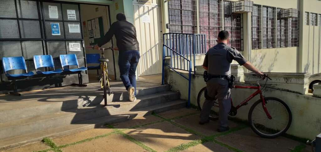 Dupla é presa pela PM após arrombamento de imóvel e furto de eletrônicos 6 furto chegando dp