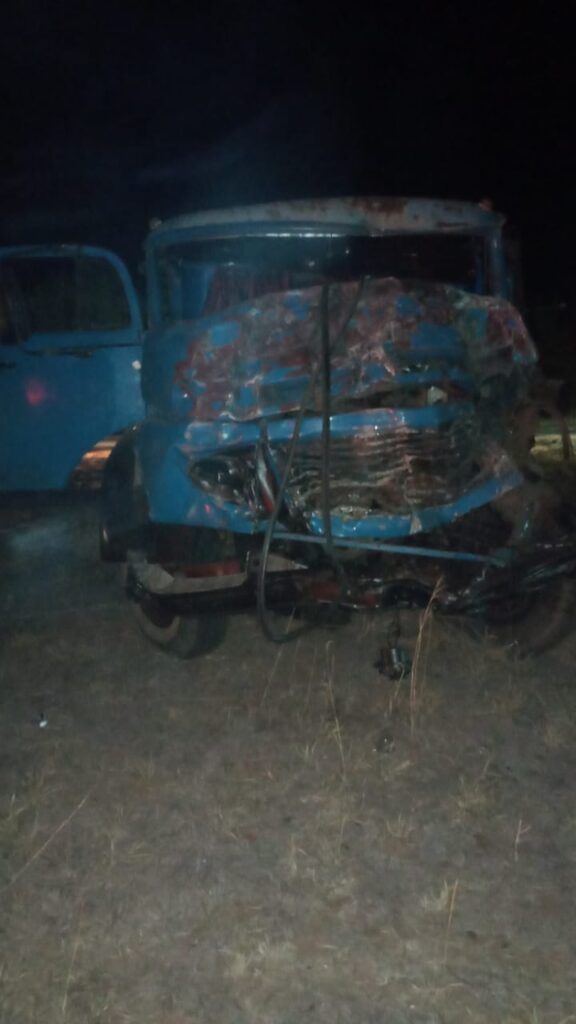 Motorista de utilitário faz manobra perigosa e provoca acidente 2 TAMBAU 1