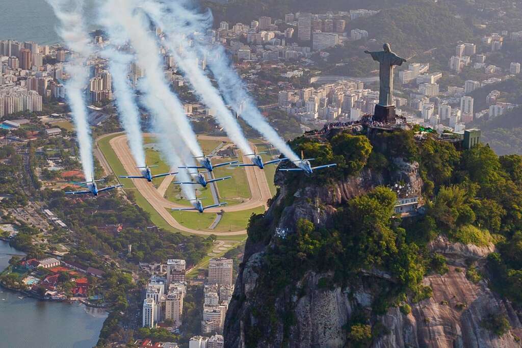 Esquadrilha da Fumaça vai participar do evento dos 90 anos do Cristo Redentor no RJ