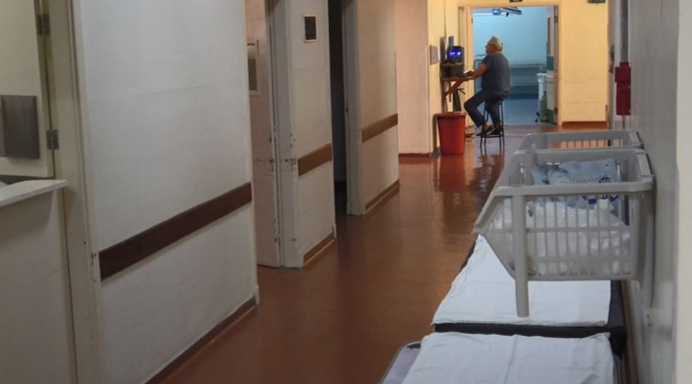 Santa Casa de Pirassununga tem salas fechadas por conta de goteiras — Foto: Reprodução/EPTV