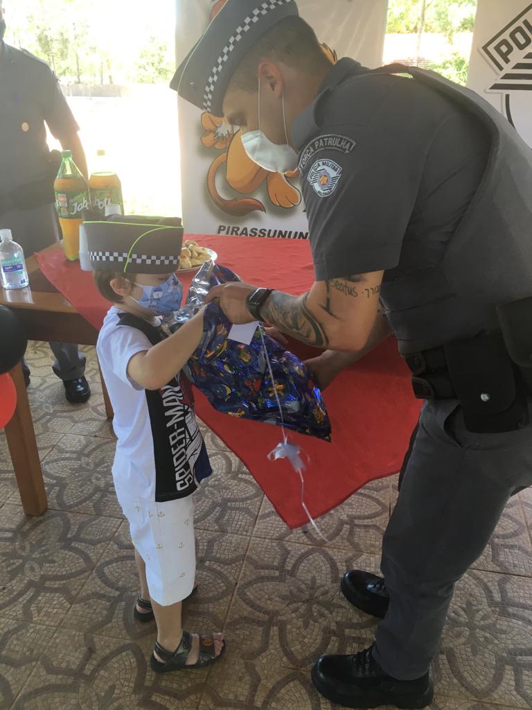 Menino realiza sonho em comemorar aniversário com policiais militares 2 WhatsApp Image 2021 11 22 at 15.01.17