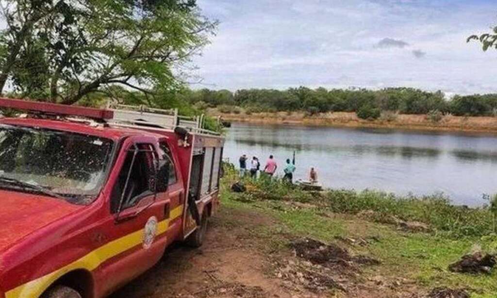 Homem pula em lago para fugir de abelhas e morre atacado por piranhas