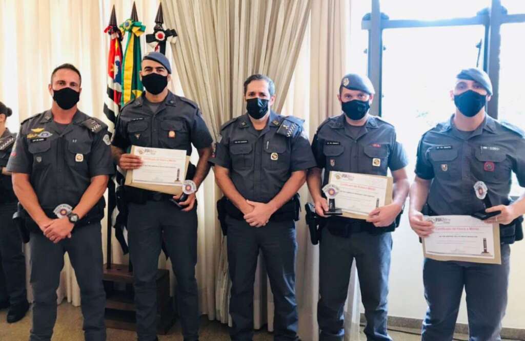 Equipe da Força Tática de Leme é homenageada pelo alto comando da Polícia Militar na capital 1 PM LEME