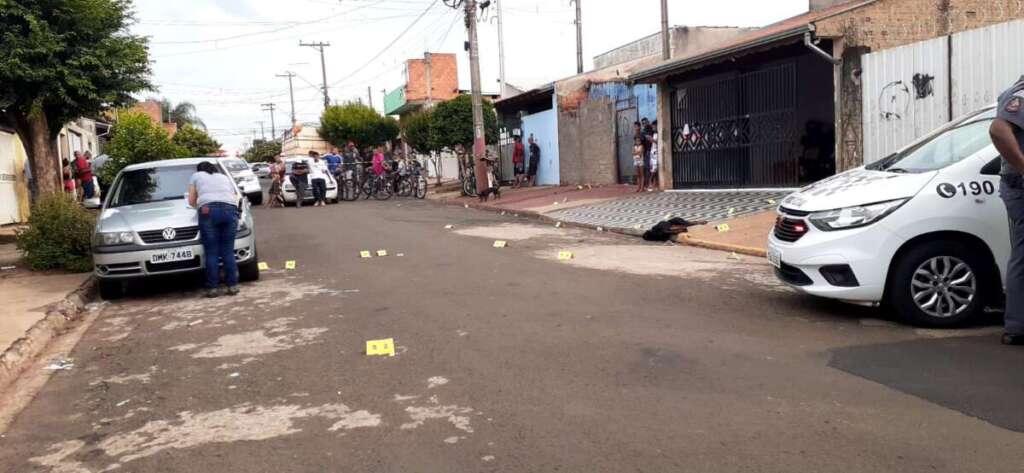 Leme: Quatro baleados, dois morreram, um grave, uma mulher com disparo no pé e dois cachorros mortos 4 emleme.com .br 2
