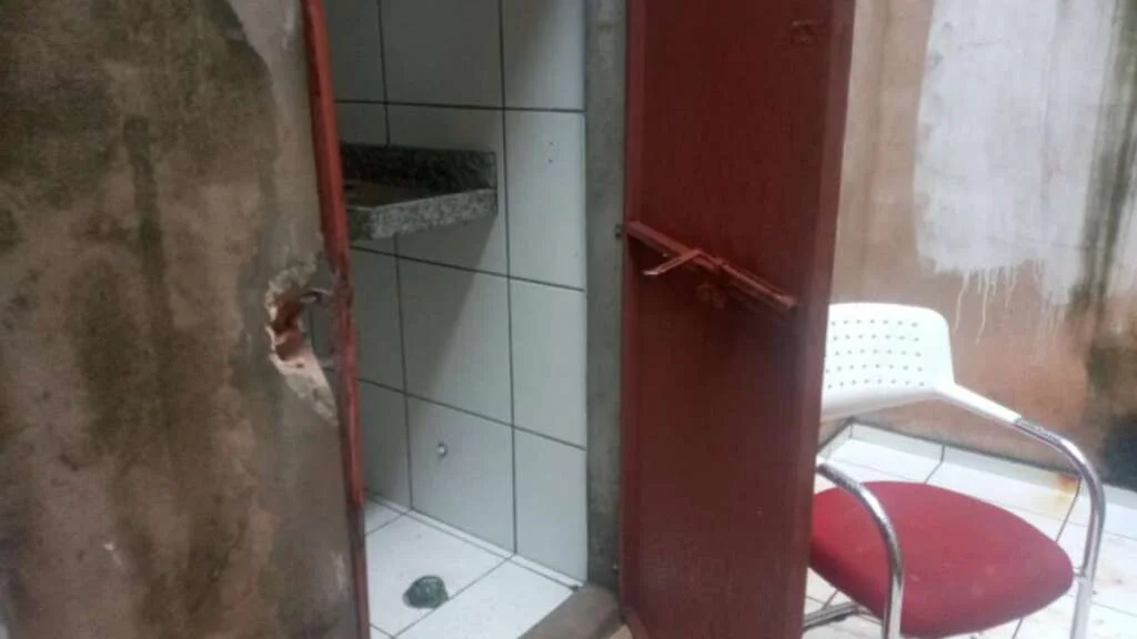 Cofre da agência do Banco Bradesco de Santa Cruz da Conceição é arrombado durante a madrugada 3 Bradesco 6