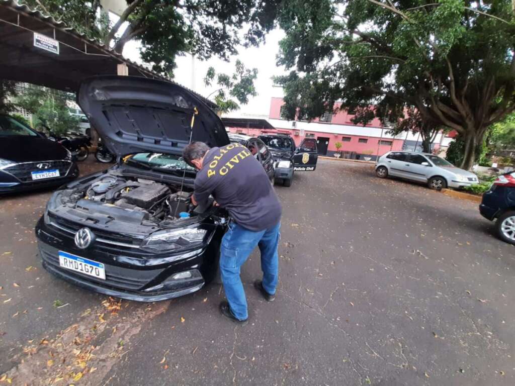 Veículo com queixa de Apropriação Indébita é apreendido com reciclador 2 CARRO 1