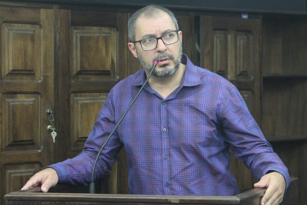 Vereadores de Descalvado deverão revogar “Lei” do aumento denunciado pelo radialista/jornalista Ademir Naressi 4 Figueiro 4