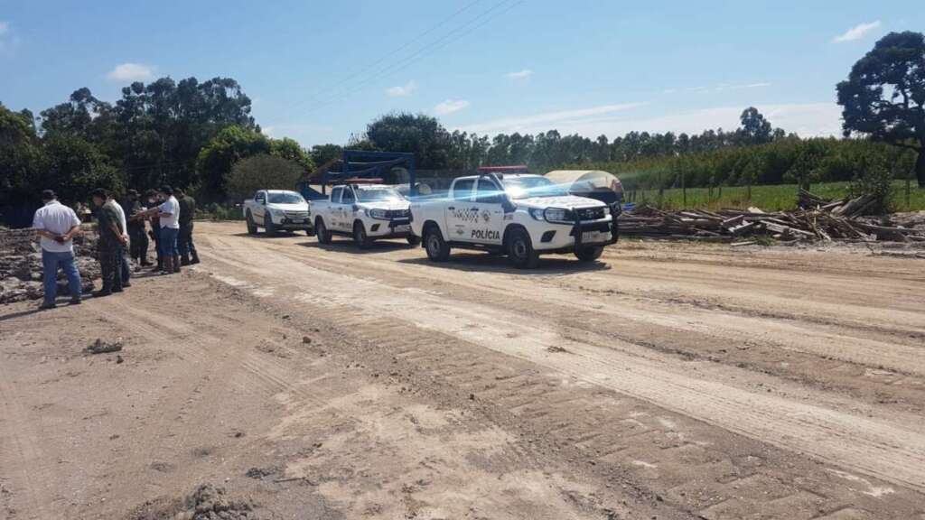 Polícia Militar Ambiental e agentes da CETESB apuram possível crime federal de “mineradora” 1 MINERADORA 2