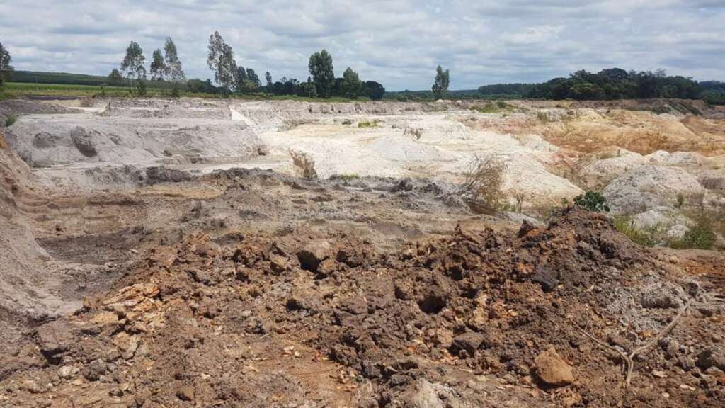 Polícia Militar Ambiental e agentes da CETESB apuram possível crime federal de “mineradora” 4 MINERADORA 4