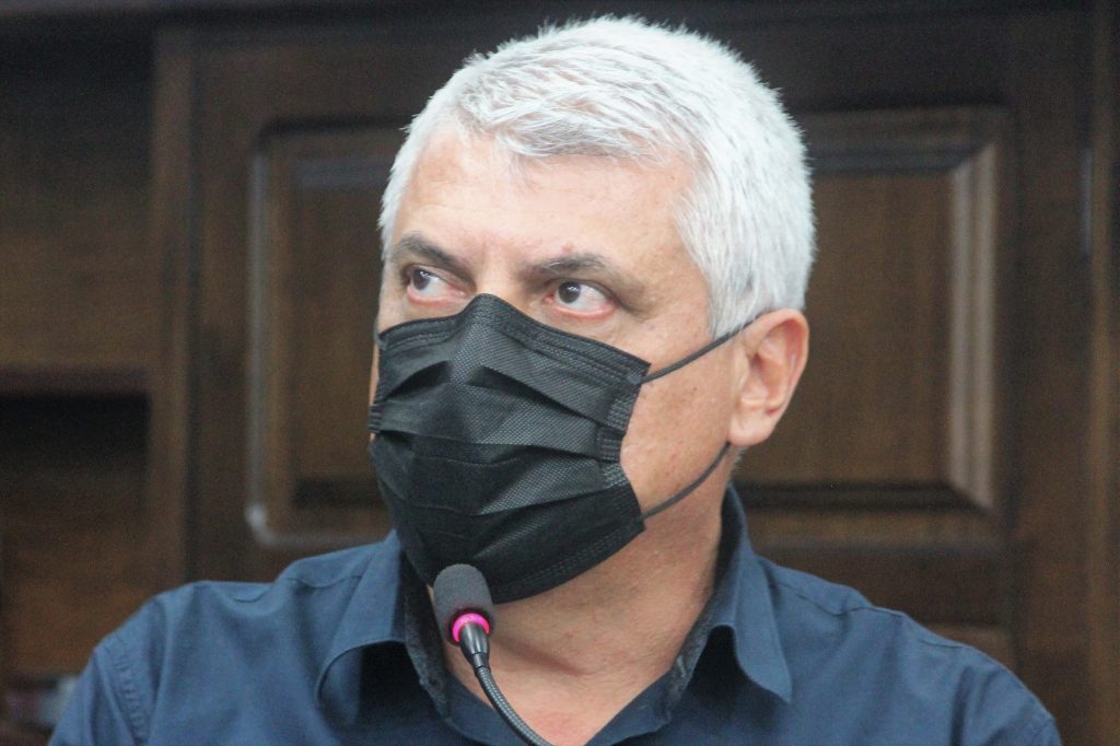 Vereadores de Descalvado deverão revogar “Lei” do aumento denunciado pelo radialista/jornalista Ademir Naressi 3 Mir 3