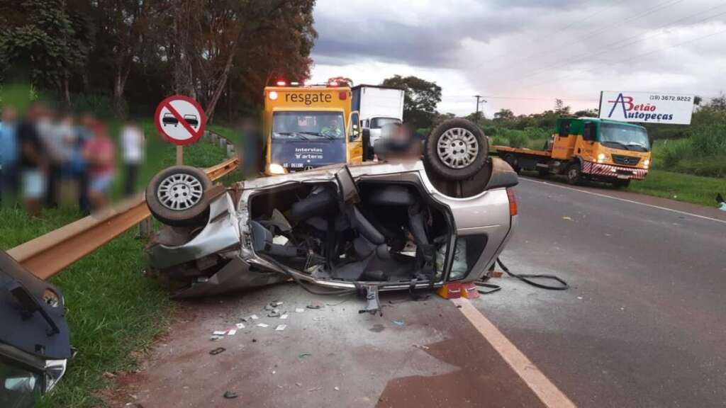Condutor de veículo com placas de Pirassununga, morre em acidente na SP – 215