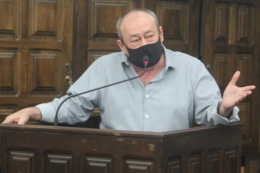 Vereadores de Descalvado deverão revogar “Lei” do aumento denunciado pelo radialista/jornalista Ademir Naressi 8 Pinho