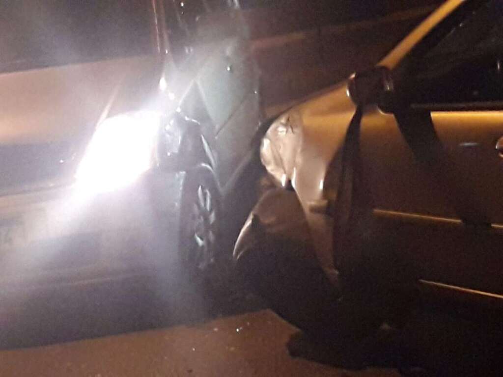Homem é preso por embriaguez ao volante. Teste do bafômetro apresentou 1,23 mg/I 3 R 2