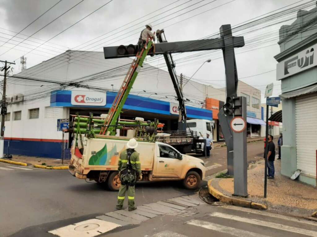 Semáforos de Pirassununga passam por manutenção