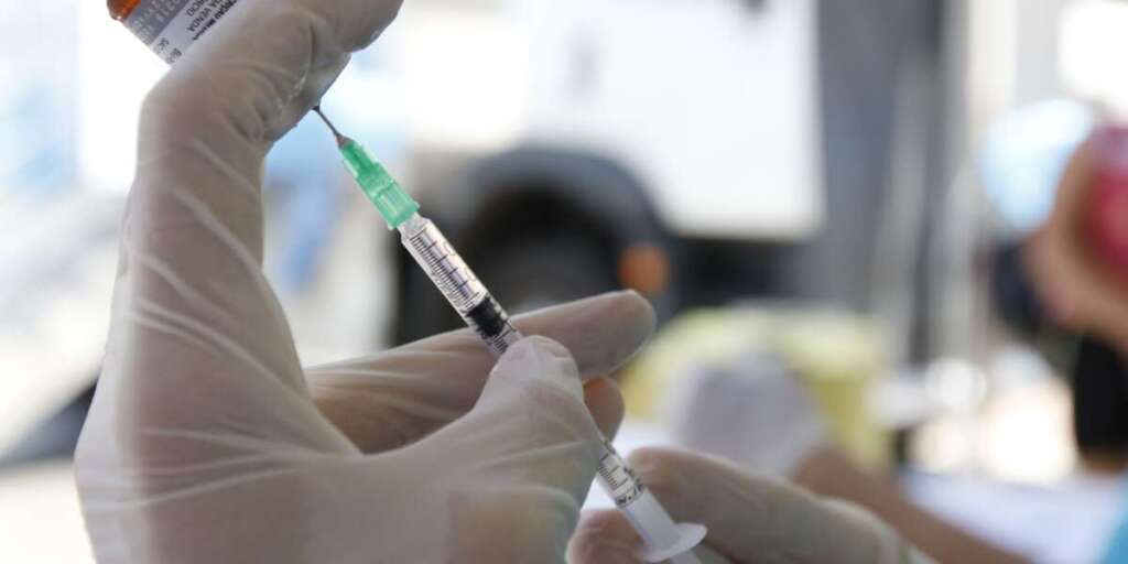 Covid-19. Pirassununga aplicou 952 doses da vacina durante o sábado 1 vacinapirass
