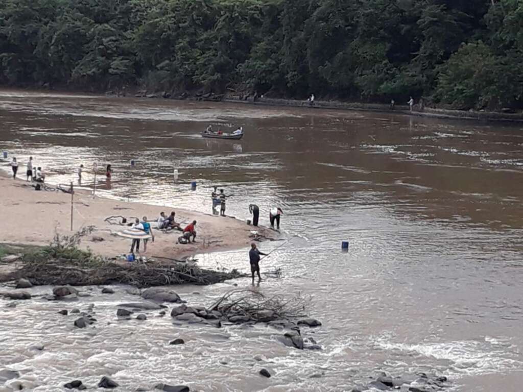 Comerciantes apostam no fim da Piracema para o mercado em Cachoeira de Emas 1 Cachoeira 1