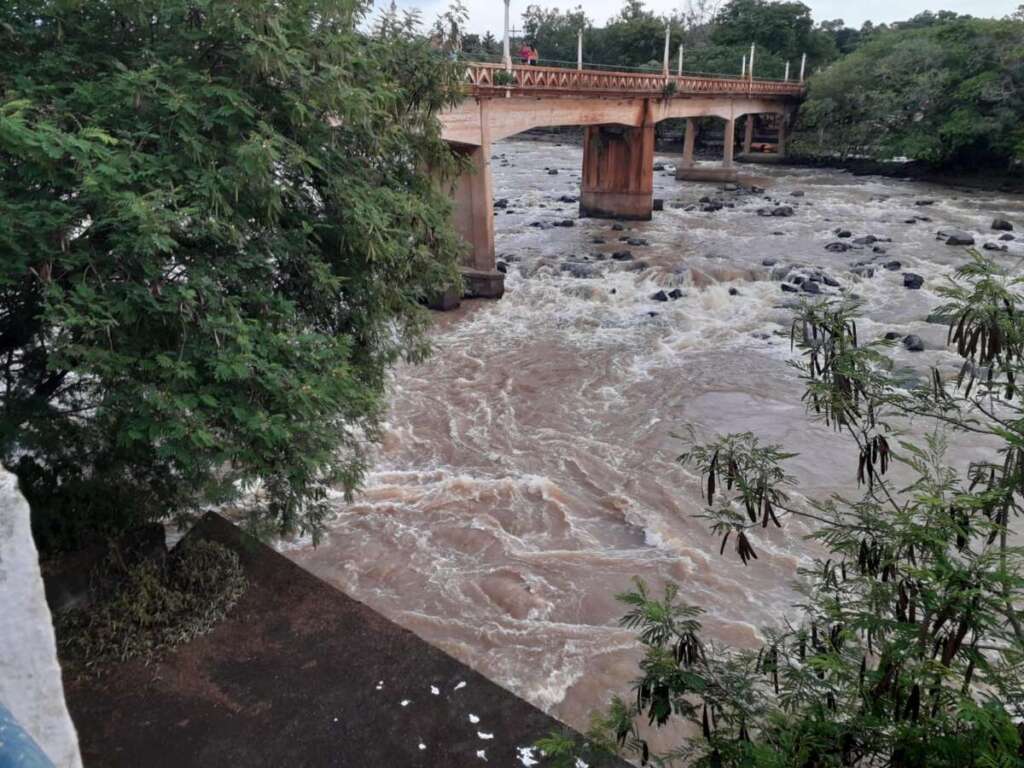Comerciantes apostam no fim da Piracema para o mercado em Cachoeira de Emas 4 Cachoeira 5