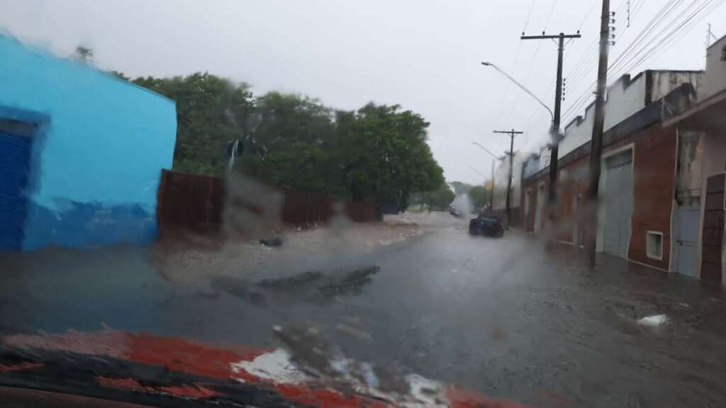 Chuvas torrenciais ligou sinal vermelho em Porto Ferreira